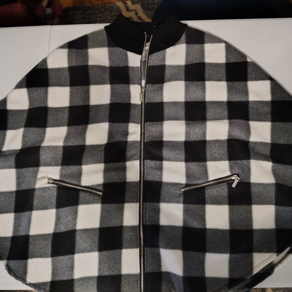 Le Moda Black & White Checkered Cape - No size
